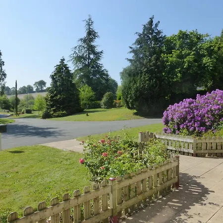 D'hotes Le Cerisier Bed & Breakfast Chambretaud